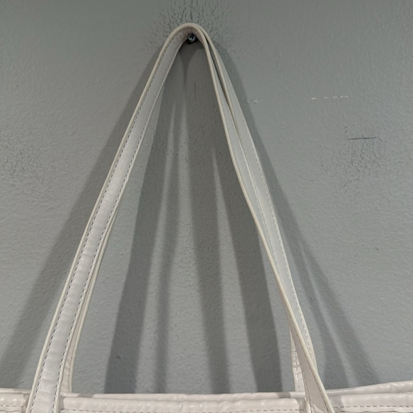 Montana West White Criss Cross Shoulder Bag with Gold Accents - Picture 4 of 11